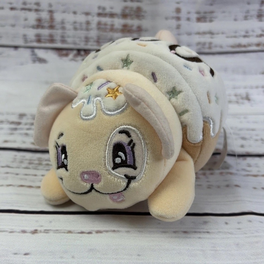 Moriah Elizabeth 6" Mini Mystery Plush Series 2 Nilla Dog